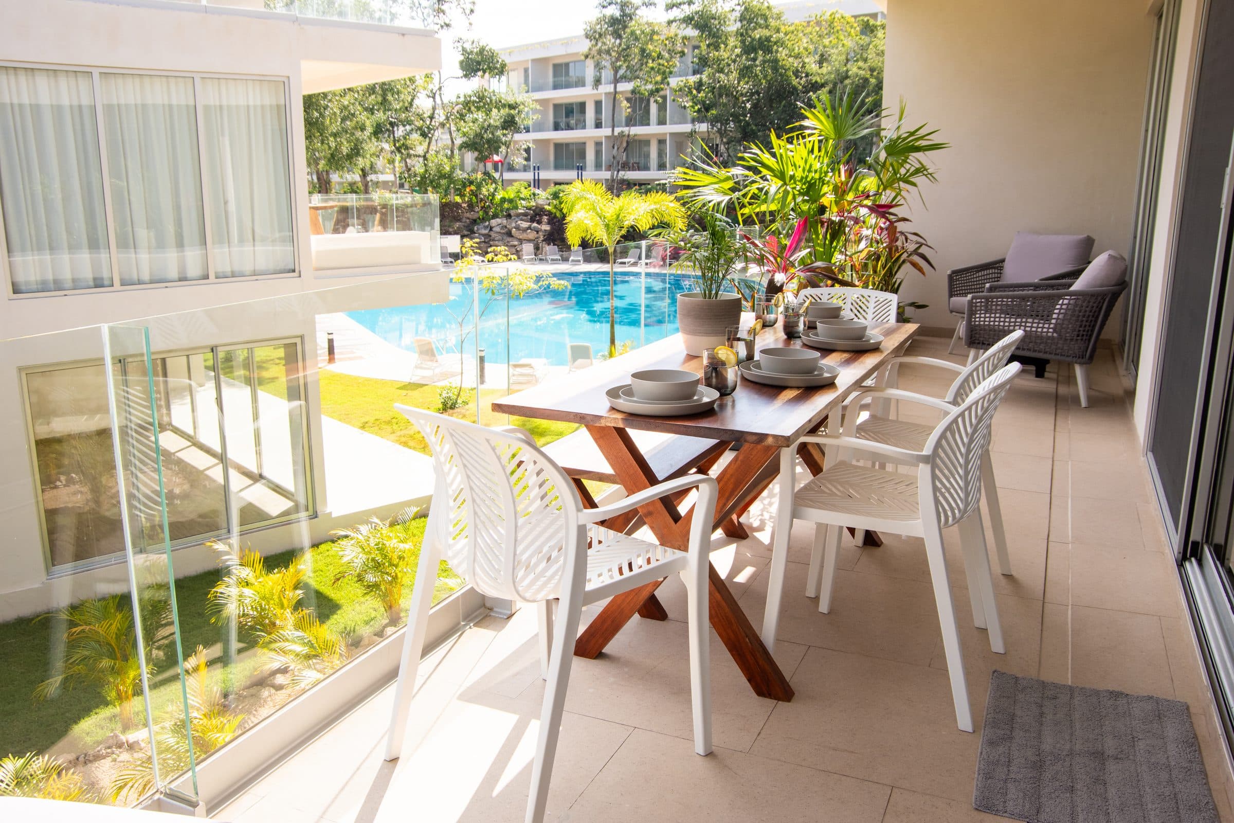 Private balcony dining terrace overlooking the pool at The Leaf Playacar