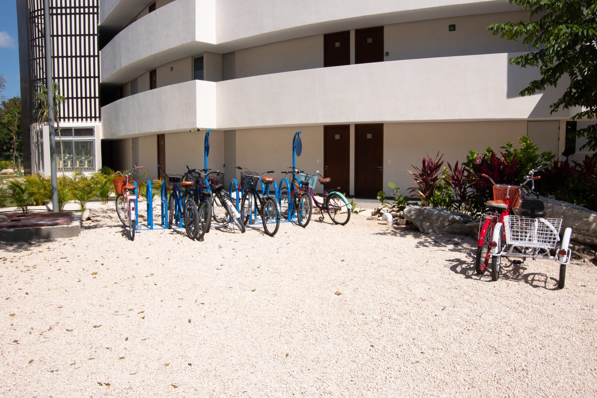 Bicycle parking amenities at The Leaf Playacar